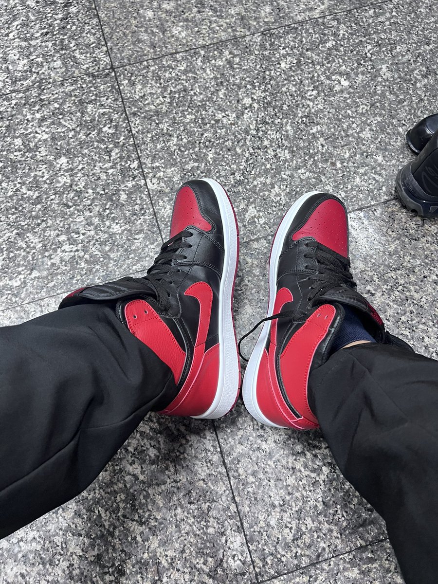 CashMasterNick8's tweet photo. These red/black Jordans stepping on your wallet right now. Kneeling down and worship 
#findom #cashmaster #paypig #finsub #humanatm #sneakerworship #teamviewer #alphamale #jordan https://t.co/KVvsbvYaaw