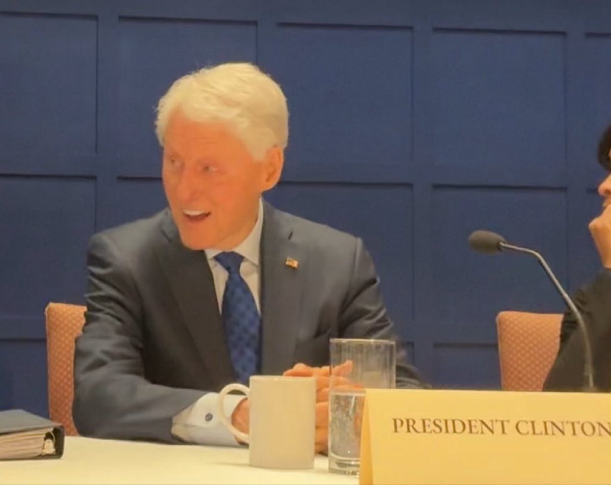 thomashrockwell's tweet image. Hard to believe that Bill Clinton and Trump are the same age. Being a compromised traitorous RUSSIAN ASSET sure ages you.