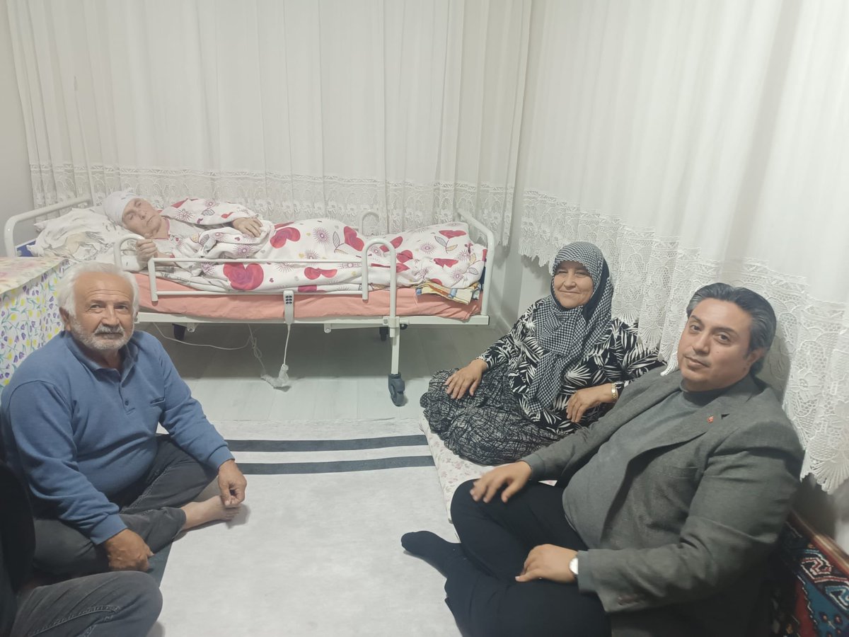 📍 Ramazan Ayı Gönül Sohbetleri

İlçe Başkanımız Sayın Fatih Arslan ve Yönetim Kurulu Üyelerimiz ile birlikte, Ramazan ayı “Gönül Sohbetleri” kapsamında Kılınç ailelerini hanelerinde ziyaret ettik.

Ramazan’ın manevi atmosferinde gerçekleştirdiğimiz bu anlamlı buluşmada; samimi