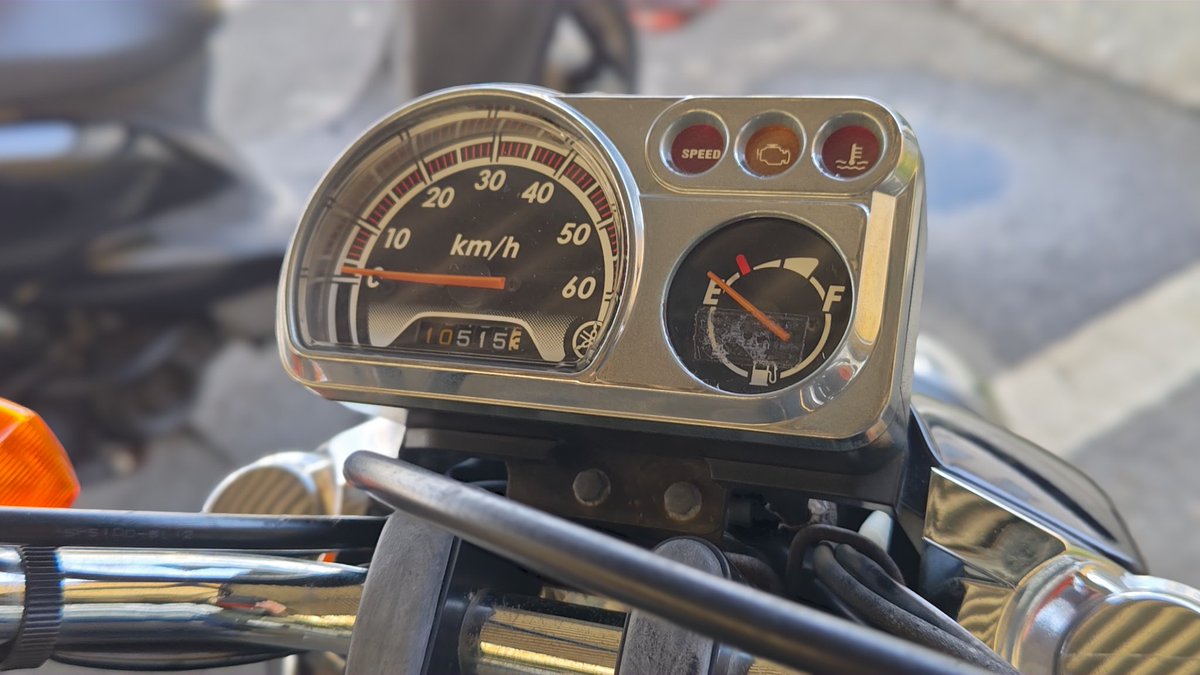 for sale 
ヤマハVOXデラックス 2016年式
ブラックメタリックX
走行距離11000km
ワンオーナー 無事故 バッテリー新品 オイル交換済
詳しくはメッセージで！