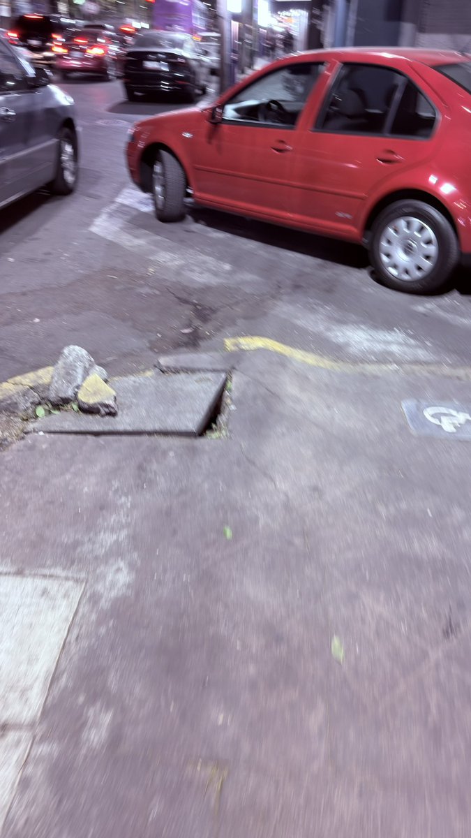 wendigo1977's tweet photo. Pedimos apoyo  @911CDMX @UCS_GCDMX @C5_CDMX @SSC_CDMX @MHcesac5  para retirar autos de pasos peatonales en  esquina legaria y 3a privada Legaria col deportiva pensil https://t.co/jHJNlnVYFy