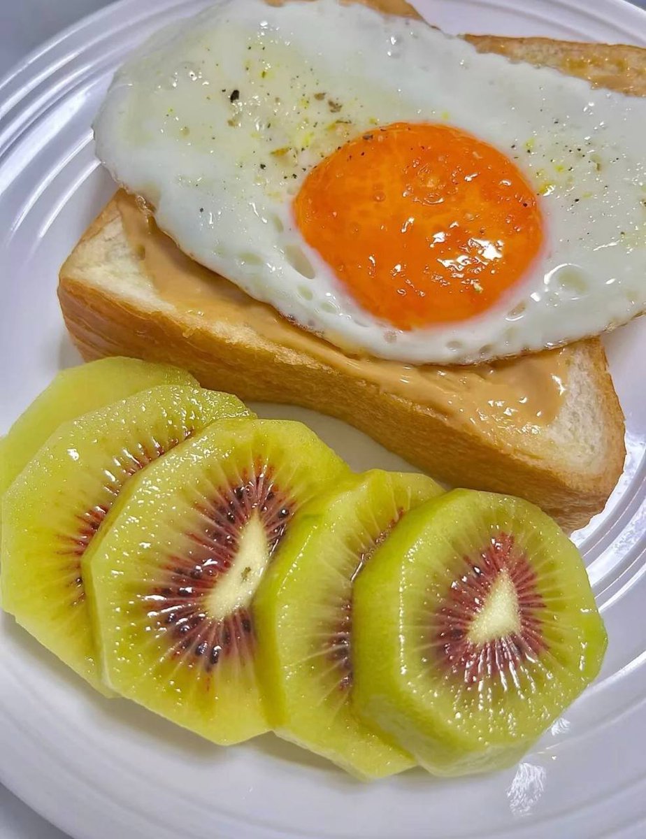 smithee_greg's tweet photo. A simple and easy breakfast https://t.co/LM329GTHOi