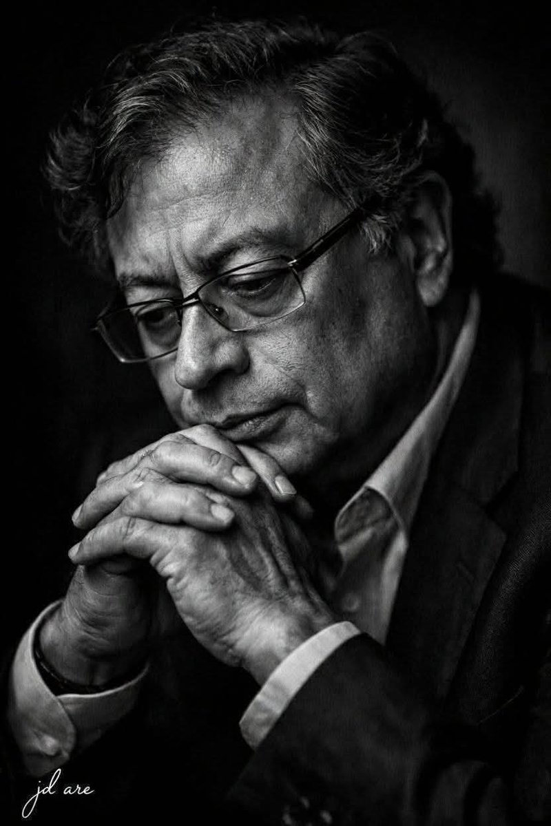 no estoy preparado para dejar de escuchar, una de las mentes más brillantes que ha pasado por el Palacio de Nariño .  Al hombre que puso a todo un país a hablar de progresismo, luchas sociales, cambio climático, reformas sociales,
Para mí siempre será mi eterno presidente.