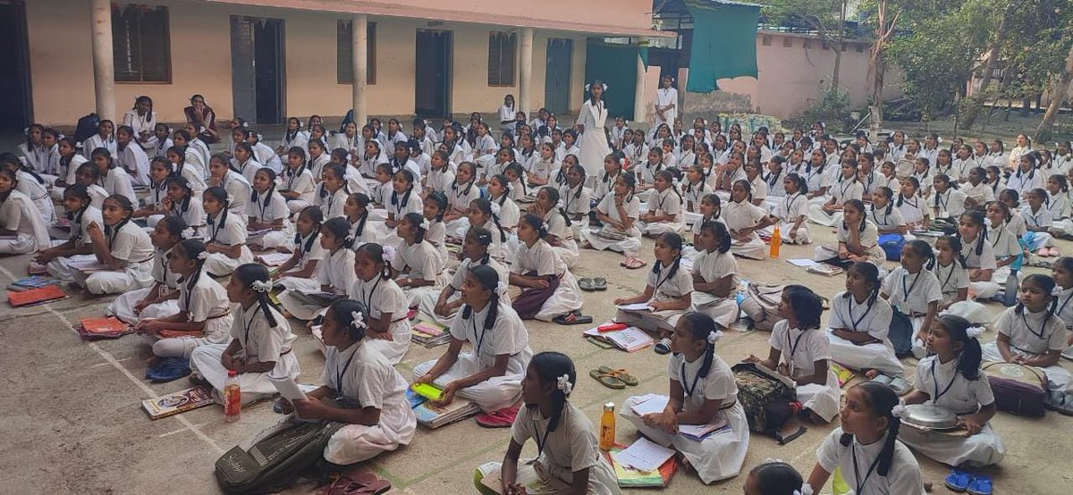 she_teams's tweet photo. Conducted #Awareness Programme at #ST TRIBAL WELFARE HOSTEL, JULY WADA,#HANAMKONDA . In which 250 members of Students were participated. We explained the following topics what is #sheteam,how it Works, how it is useful for them #child abuse,#TSafe App, Child helpline No.1098 etc https://t.co/gwbcVvuZHx