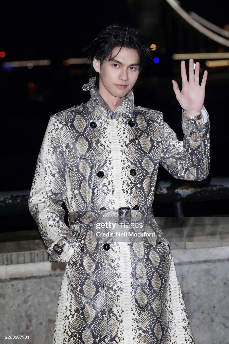 ไบร์ท London Fashion Week 2026  แม้งานกลางคืนฮีก็ยังเริ่ด
#bbrightvc