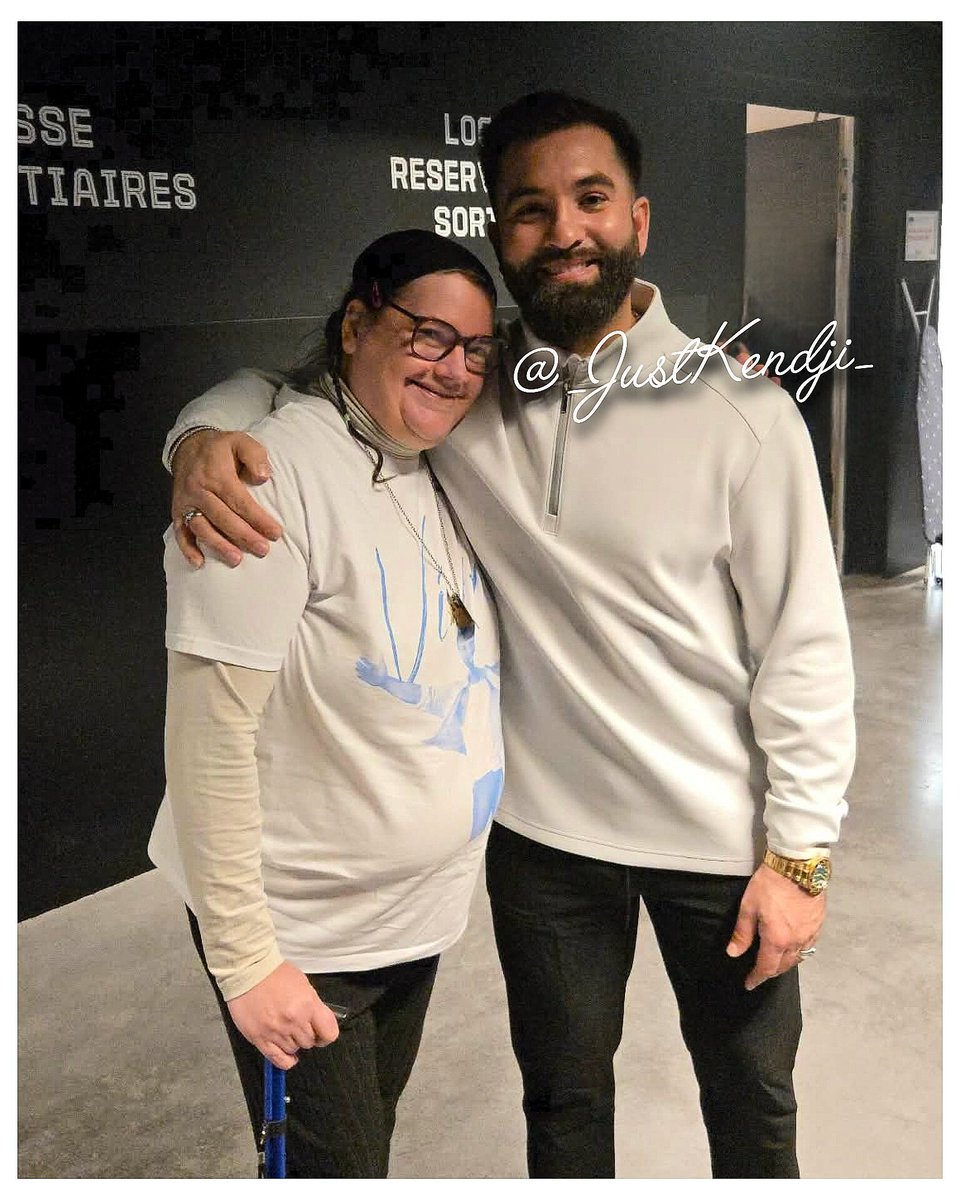 ▪️𝙉𝙊𝙎 𝘿𝙄𝙓 𝘼𝙉𝙎▪️
Cette tournée est magique, indescriptible.
Merci encore une fois pour ta reconnaissance <a href="/GIRACKENDJI/">Kendji Girac</a> ta bienveillance et d’avoir pris du temps...que la suite soit encore plus belle, on se comprend l’artiste ❤️
📸 Merci l’équipe 🙏📸 
 #Nos10ans