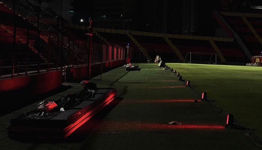 🚨 BASTIDORES DA FINAL! Acabei de colocar no story que O VP Social e Comunicação do Sport estão a todo vapor, no site do clube! Inclusive super indico.
Vem experiência diferente no primeiro jogo da final… E já estão testando as luzes pra festa da torcida na Ilha! 💡🏟️ Se prepara