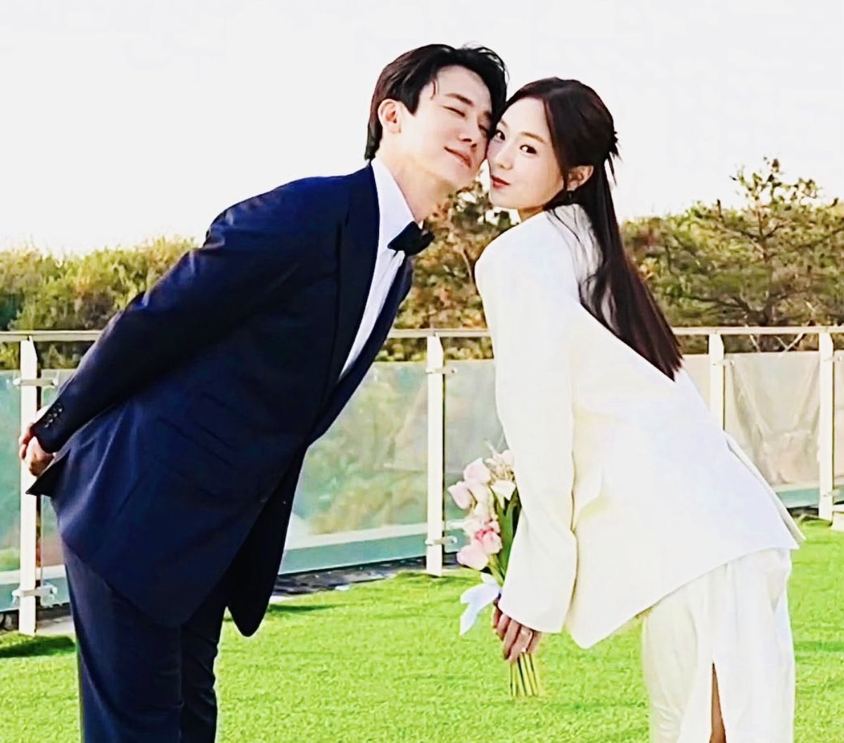 sbys1290's tweet photo. SAJU COUPLE 💕

#SaEon #HeeJoo
 #YooYeonSeok #ChaeSooBin 
🦊💛🐰 https://t.co/MkpmalX1YY