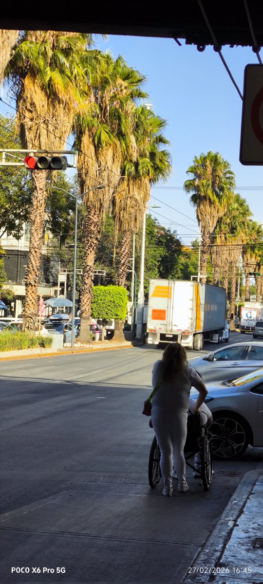 aresendize's tweet photo. @UCS_GCDMX la patrulla A50905 de tránsito se acercó al lugar de mi reporte y "no detectan falla" es necesario que reporte en otro lugar? https://t.co/hzs0yYbJ7c