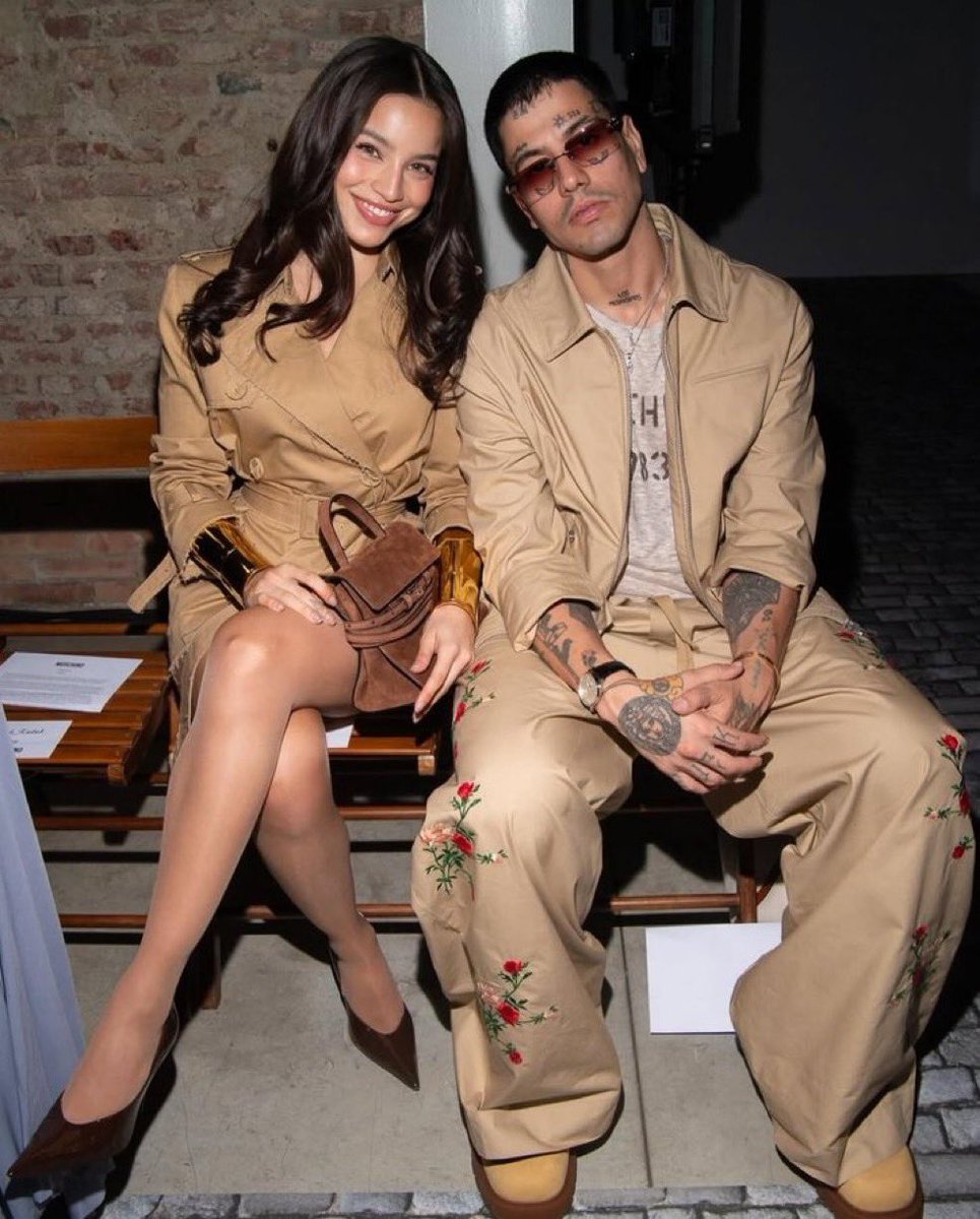 📸 Emilia y Duki en el desfile de Moschino de la Milán Fashion Week