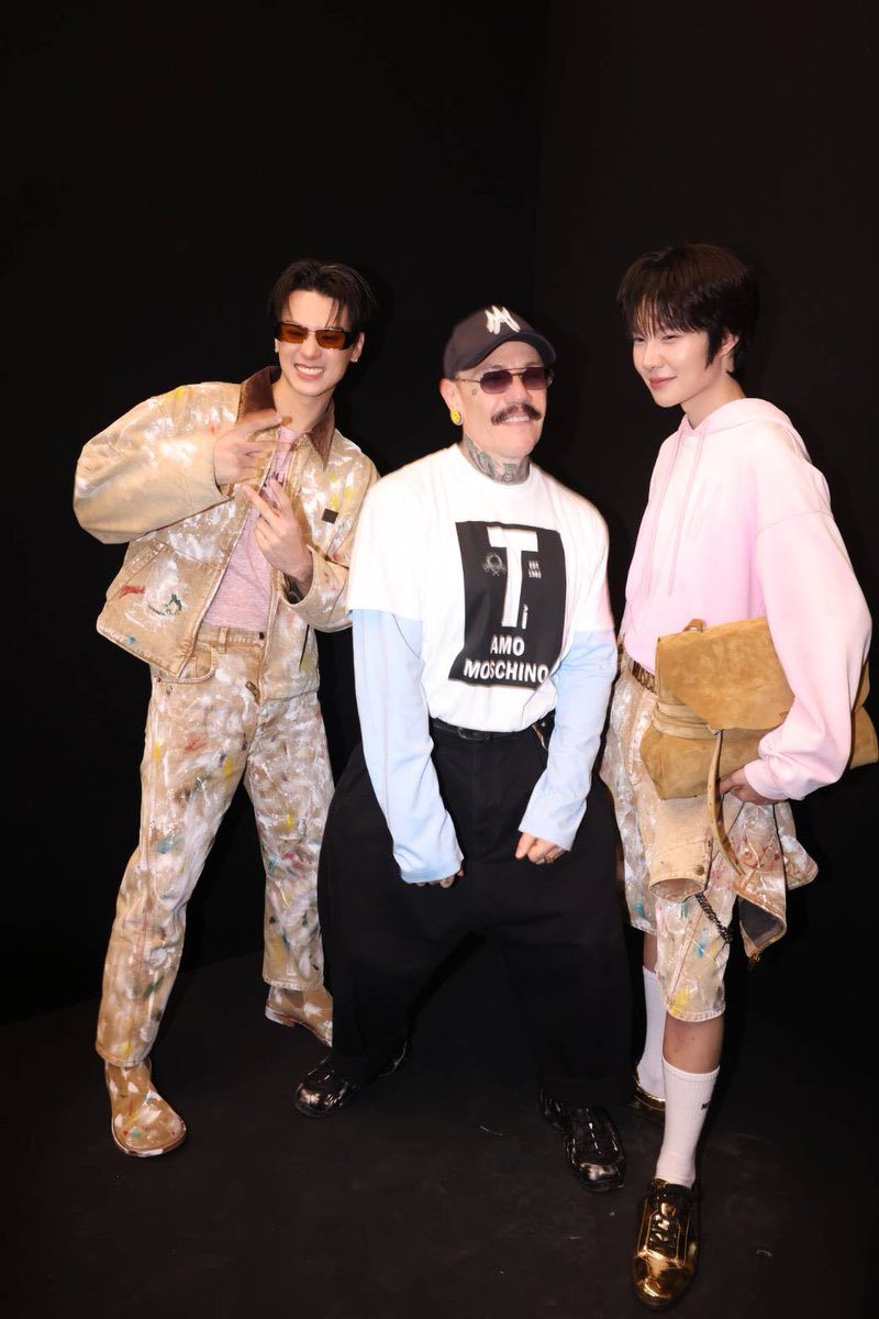 กับคุณพี่ creative director เค้าน่ารักมาก คาแรคเตอร์บงบอกคอลเรคชั่นเสื้อผ้ามากก แล้วเก่งน้ำปิงทำได้ดี สนุกอ่ะ ฮือออออ

KENGNAMPING TO MILAN FW #KENGNAMPINGWITHMOSCHINO #KengNamping #เก่งน้ำปิง