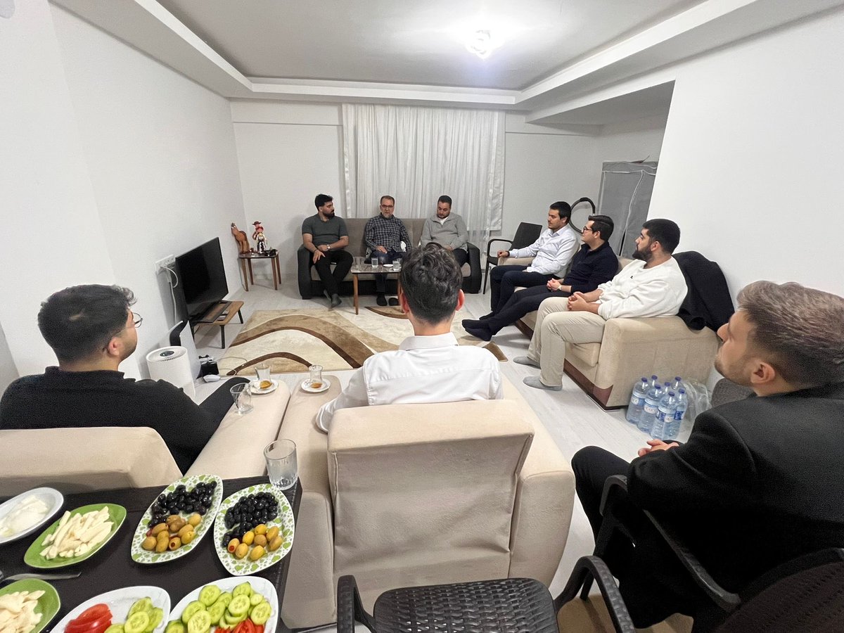 Ankara İl Gençlik Kolları Öğrenci Evimizde Sahur Programı
Genel Merkezimizden kıymetli büyüklerimizi misafir ettik. 
📍 Nurettin GÜL | Gen. Başk. Yrd. 
📍 Talha Sait ATAY | Teşkilat Başk. Yrd. 
📍 Halis AKÜZÜM | GM GK Dış İliş. Başk. 📍 Yüksel Bilal ADAK | GM GK Başk. Danışmanı