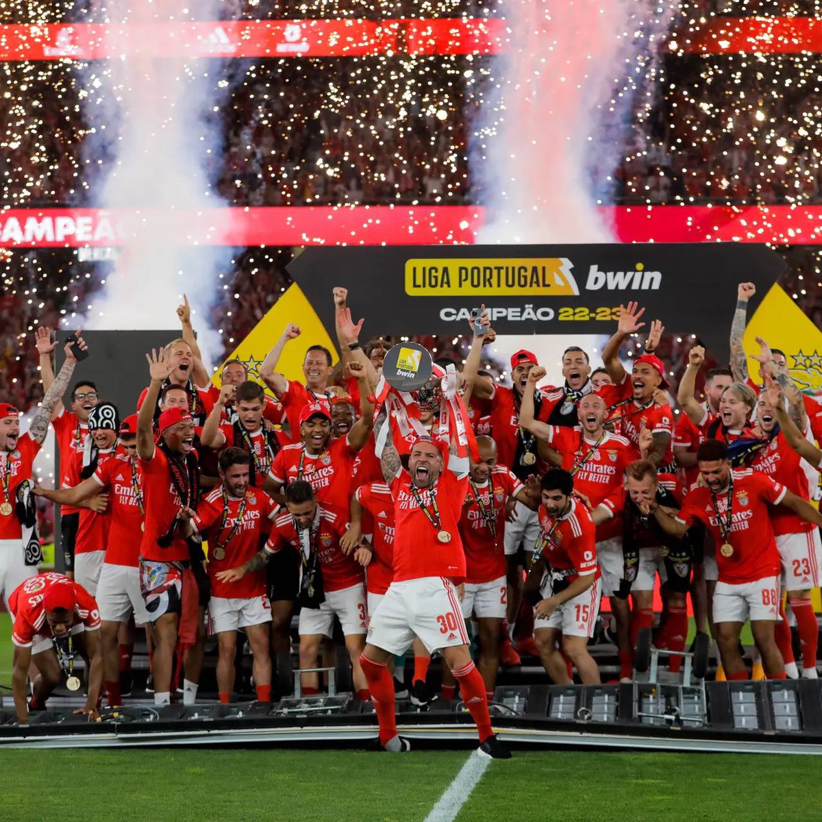 122 anos de Honra e Glória. 

122 anos da mais bela história que Portugal alguma vez já viu.

122 anos do maior clube do mundo.

122 anos do amor da minha vida.

Hoje e sempre, amo-te Benfica.