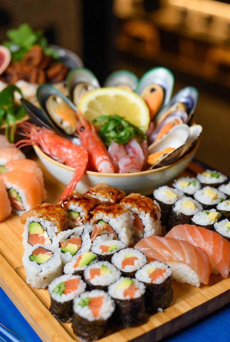 On va arrêter de faire les hypocrites 
les sushis et les fruits de mer c’est SURCOTÉ mais de malade