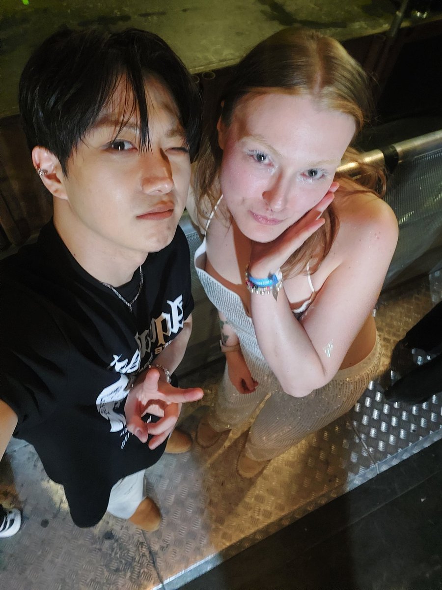 iconicsince1998's tweet photo. #AquaHalo_Warsaw #JUSTB #JUSTBinWarsaw https://t.co/odJ1DKnpXr