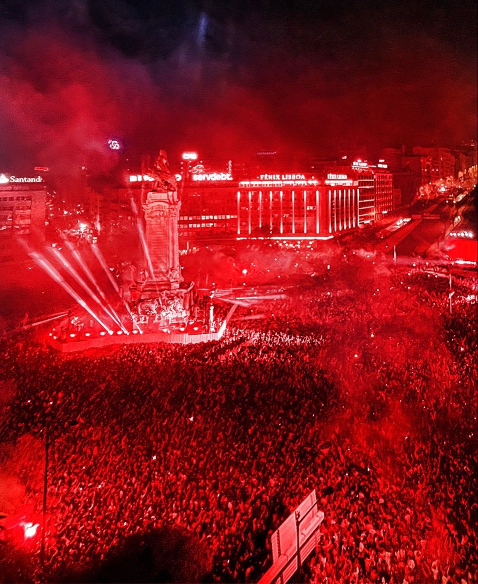 122 anos. Amo-te Benfica ❤️