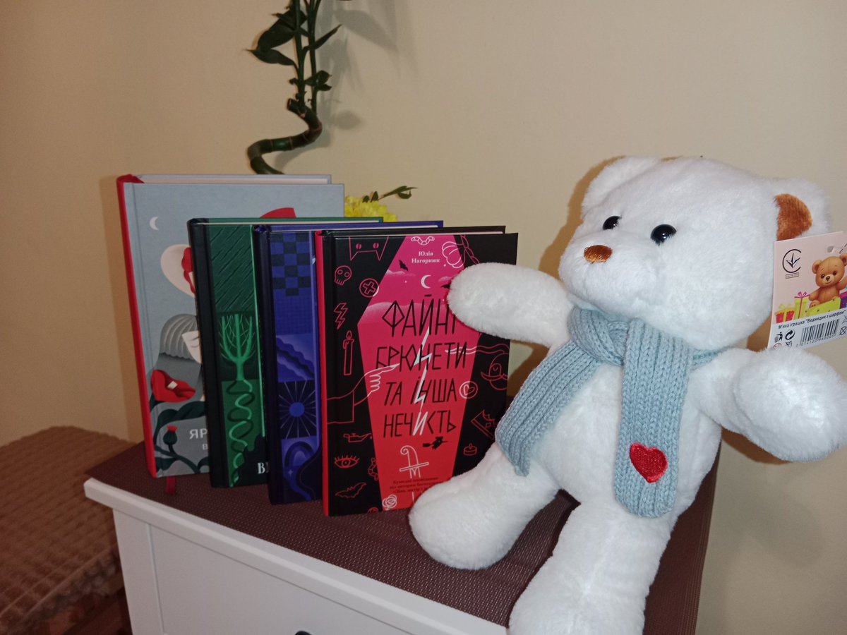 у мене був жахливий та важкий тиждень, і колега на роботі та подруга вирішили підтримати мене та трошки підняти настрій 🥹

сказали, що ведмедик схожий на мене (хоча я цієї схожості не бачу) 🥹