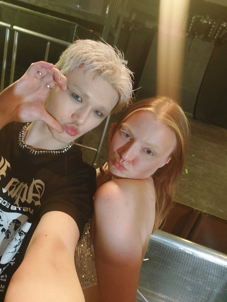 iconicsince1998's tweet photo. #AquaHalo_Warsaw #JUSTB #JUSTBinWarsaw https://t.co/PzWCGrw0uE