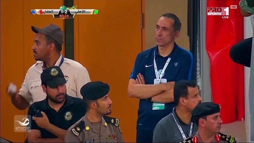 GLORYBLUE7's tweet photo. @AlNassrTribune @Nawaf_STATS WHY YOU LIE ?!
Donis was sent off 🟥 when he was coaching Al-Hilal during Al-Ahli vs. Al-Hilal match, Saudi league in 2015-2016 season.
#الهلال
#النصر
#spl
#AlHilal
#AlNassr
#Donis
#الهلال_الشباب https://t.co/CUKhOpm2ce