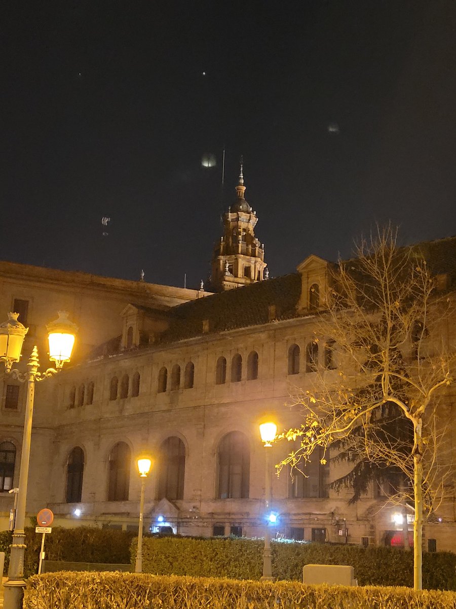 BairogHaan's tweet photo. day 1 in Seville ended. Arrived late and needed to relax after long flights. So not much time to check out city. Went straight to dinner and was so hungry that forgot to take food pics, but the night ended with some cocktails and night strolling with some fancy looking building. https://t.co/oF0W5krkML