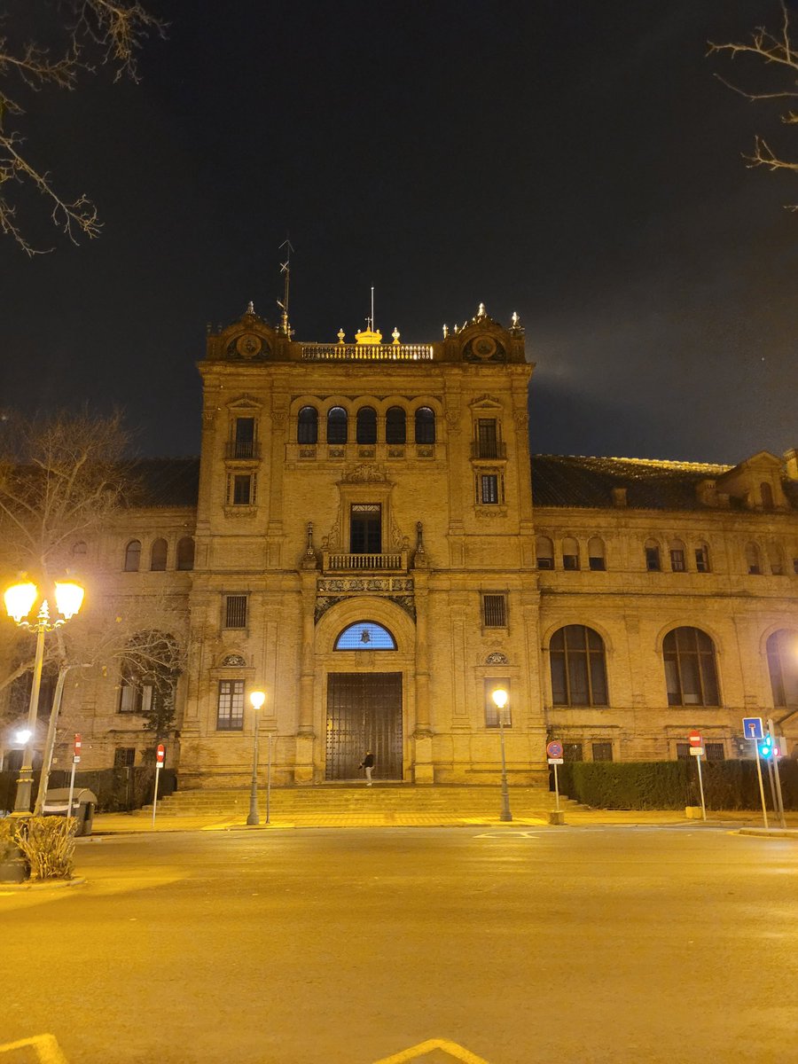 BairogHaan's tweet photo. day 1 in Seville ended. Arrived late and needed to relax after long flights. So not much time to check out city. Went straight to dinner and was so hungry that forgot to take food pics, but the night ended with some cocktails and night strolling with some fancy looking building. https://t.co/oF0W5krkML