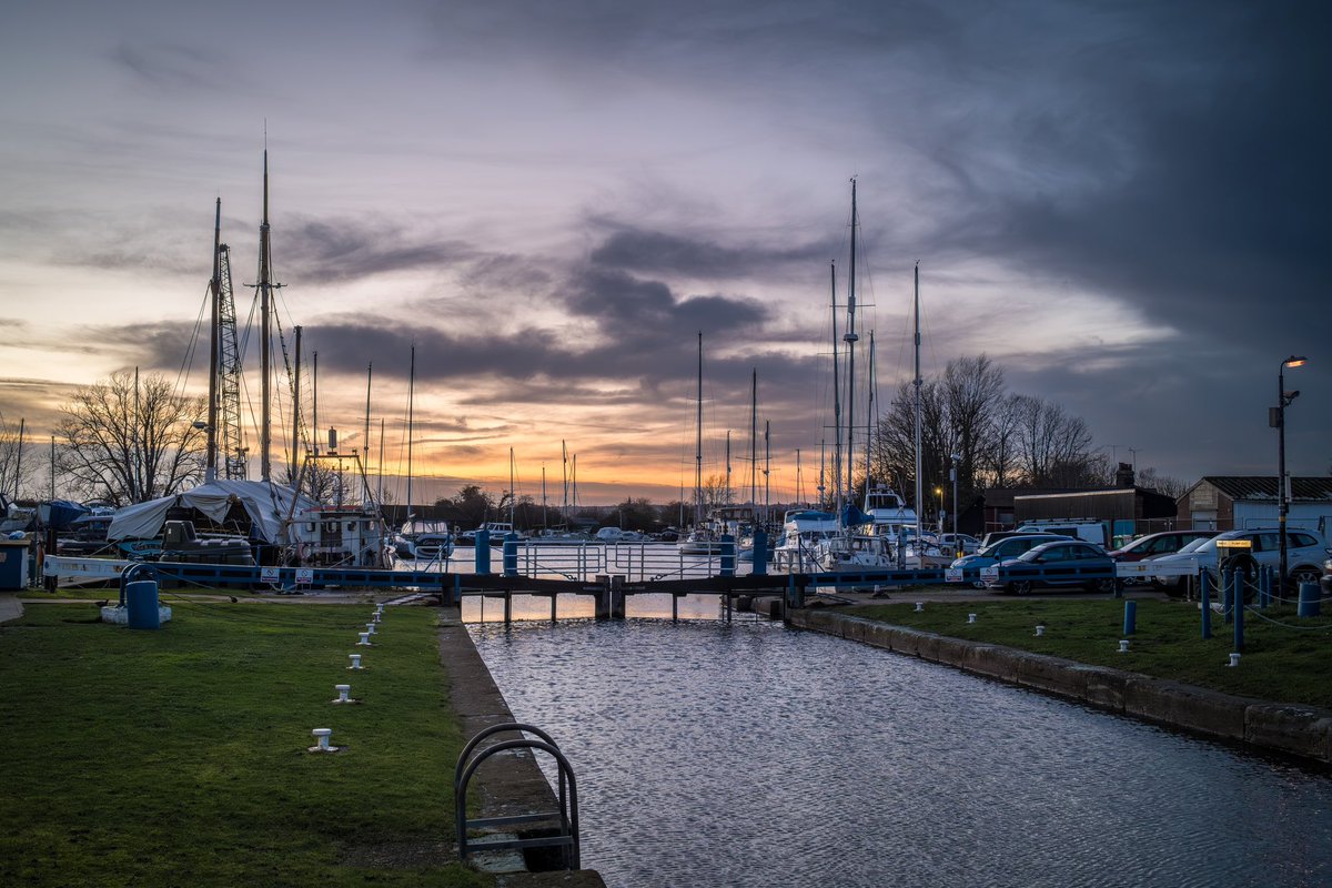 Lock #boats #water #essex #evening #sunset #reflections #heybridgebasin #photo #photography
