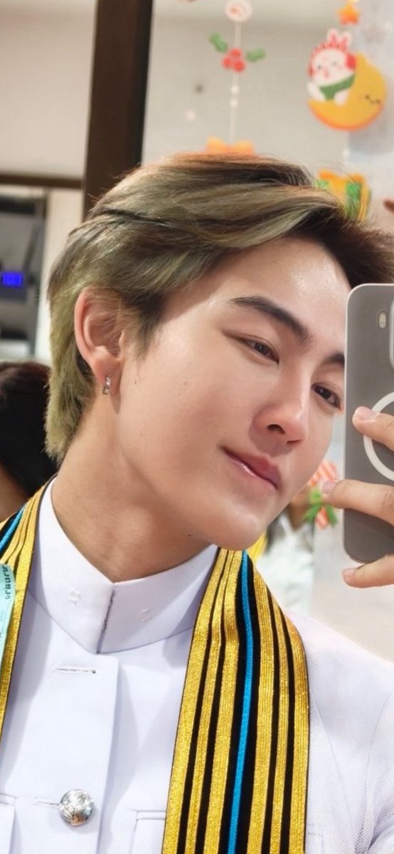 ถูกต้องทุกอย่าง สีผม ผมทัดหู เปิดหน้าผาก ต่างหูห่วง หน้าสด ฮือ ค่ดเคะ 🫠