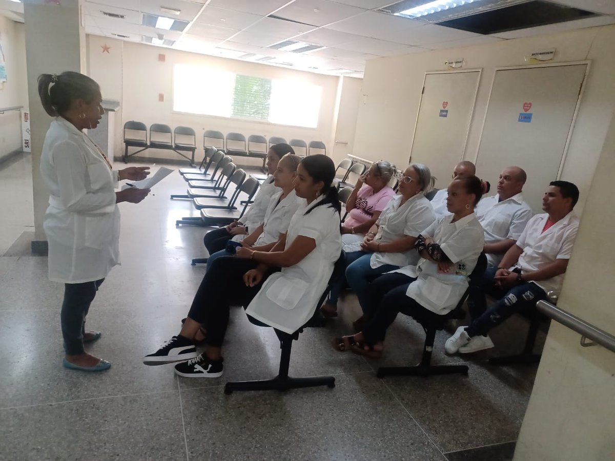 cubacooperaven's tweet image. ¡Organización para la excelencia! 🇨🇺 En el CDI "Santa Cruz del Este" (#Miranda), realizamos la reunión de brigada para evaluar nuestro funcionamiento y aprobar las evaluaciones cuatrimestrales de los colaboradores. ¡Compromiso ratificado con la salud del pueblo! 💪🩺
