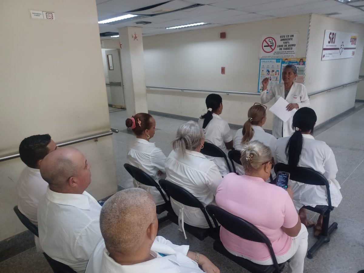 cubacooperaven's tweet image. ¡Organización para la excelencia! 🇨🇺 En el CDI "Santa Cruz del Este" (#Miranda), realizamos la reunión de brigada para evaluar nuestro funcionamiento y aprobar las evaluaciones cuatrimestrales de los colaboradores. ¡Compromiso ratificado con la salud del pueblo! 💪🩺