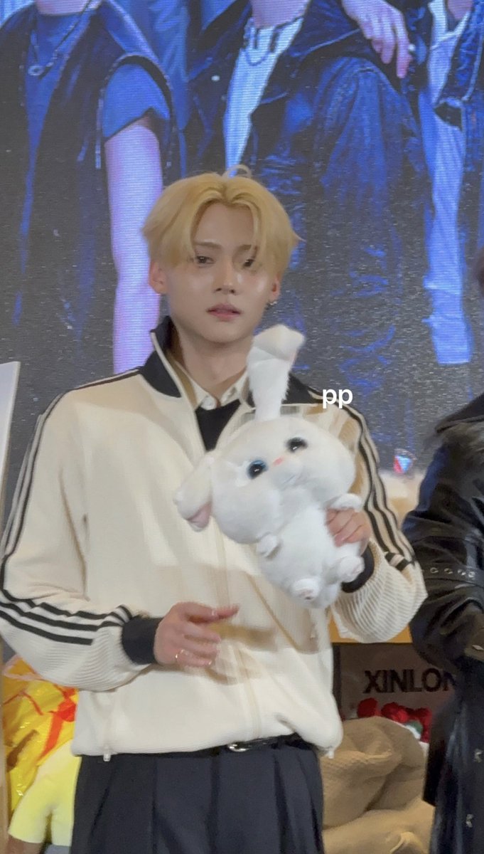 ついにスノーボールと出会ったサンウォンくん可愛すぎて泣いた どっちがどっちなのほんとうにㅠㅠ🐰💕︎