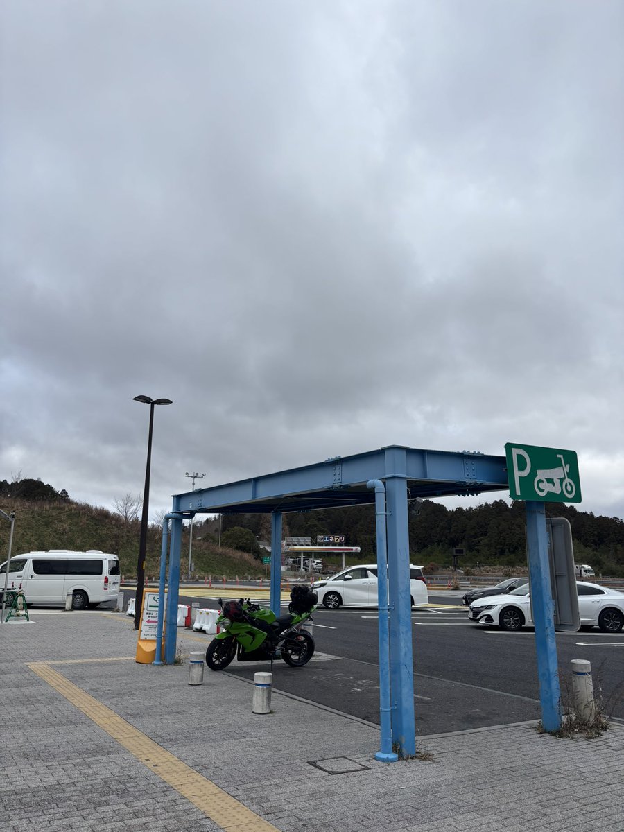滋賀県到着。 相変わらず風が強いし、空模様もあやしくなってきた… #ZX10R