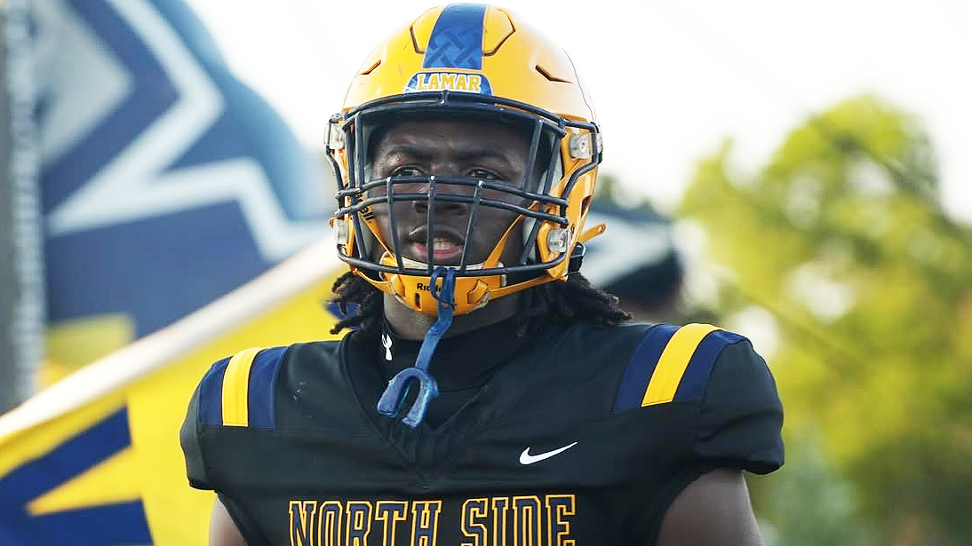 GPowersScout's tweet photo. By my count, Arlington Lamar '27 LB Braylon Williams (@BraylonW2027) has 4⃣9⃣ FBS offers! #MostOffered #TXHSFB

Williams released a Top 10 that includes 4 in-state schools = SMU, Texas, Texas A&amp;M, Texas Tech. 

Michigan has the 🔥 turned up as well.

https://t.co/MitVoIXMRy https://t.co/23yB841DgW