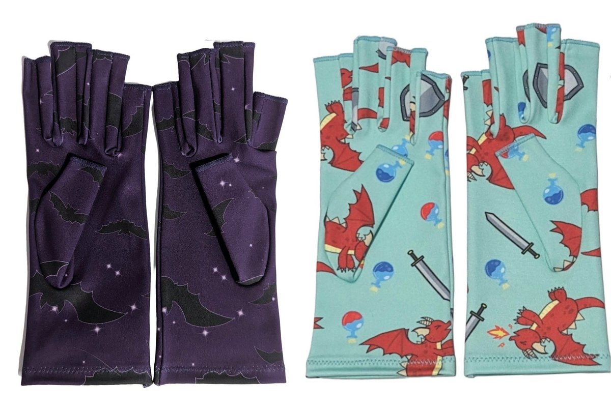BibiBlossoms's tweet photo. Happy Black History Month!

It costs 0$ to Repost a Black disabled queer small business! It could lead to my next sale.

I sell pins, compression gloves, artist gloves, back braces, knee braces, wrist braces, compression socks, cute bags &amp; more!

Store details below! https://t.co/YJsZVWI6yD