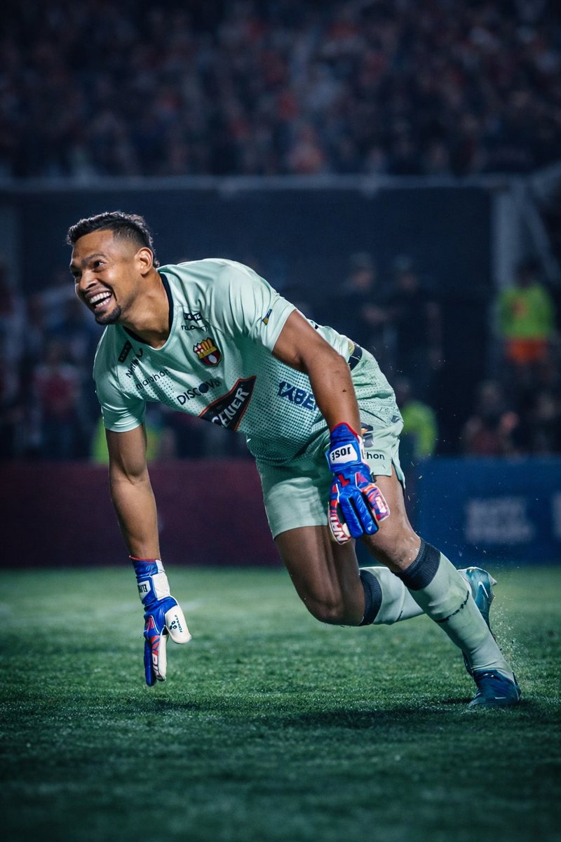 planetabsc_'s tweet photo. En Copa no se juega para gustar, se juega para clasificar. El buen fútbol se exhibe en LigaPro; en el torneo internacional se compite. Si hay que ganar al 90+3’ o en penales, se gana. Avanzar es la prioridad. Lo demás es secundario.

Edición: @nickolay_02 https://t.co/lrbeEZAMpe