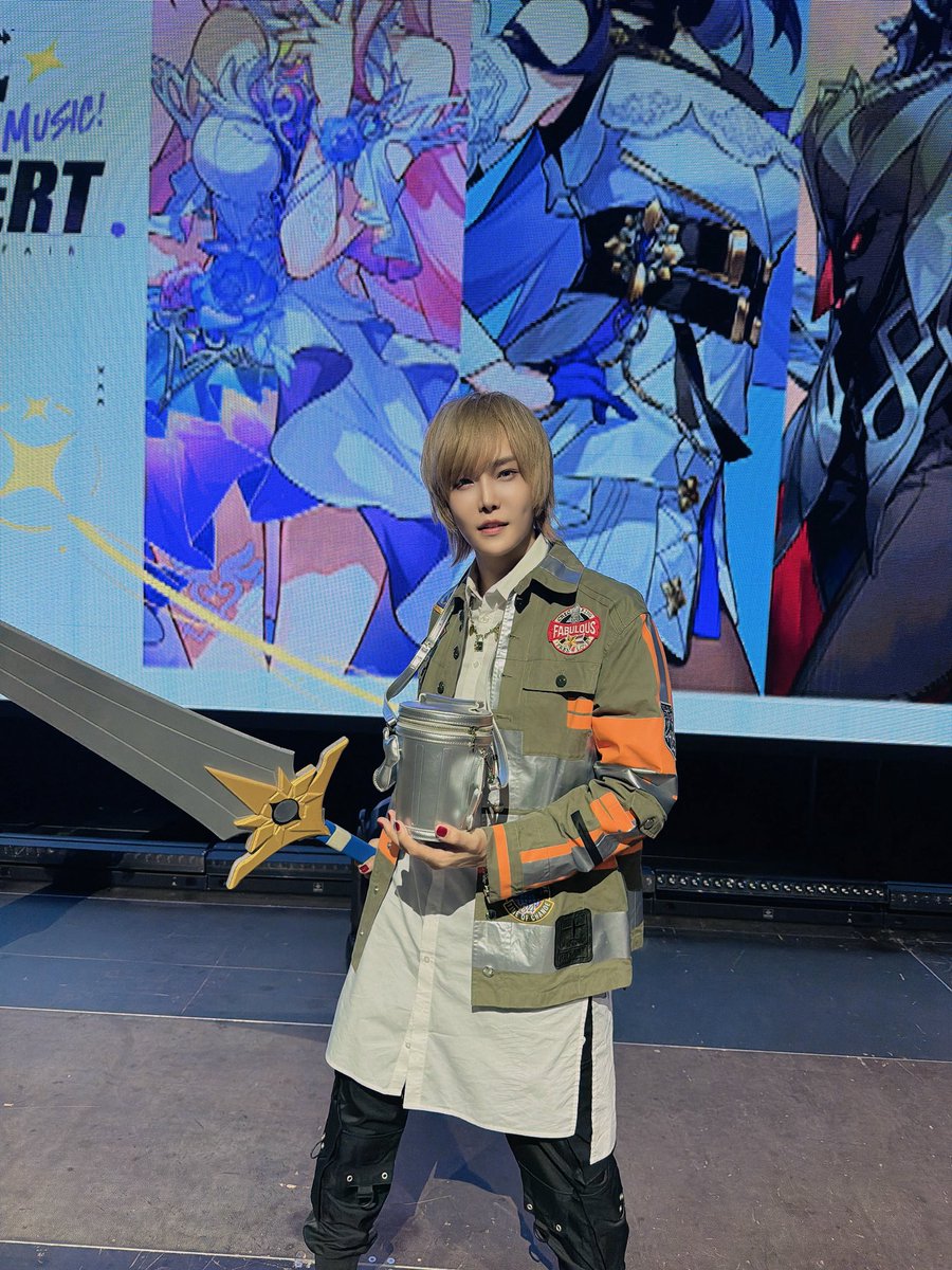 おはよう日本！！

「HoYoFair Fan Concert」ベルリン公演終わりました✌️

ベルリンの熱量と歓声も信じられないくらいのパワーで最高に楽しい夜になりました感謝

次はロンドンへ〜🇬🇧
また新しい景色を見に行きます。

そしてこれはファイノンの剣とゴミ箱装備した オタク ワイ　

#HoYoFairConcert