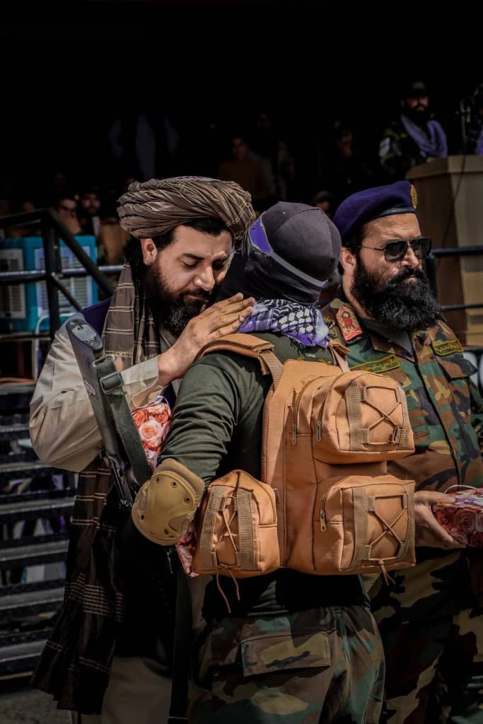 بې ننګې دې د تاریخ پاڼو کې نسته
د افغان بچیه ننګ درسره خوند کړي🫡