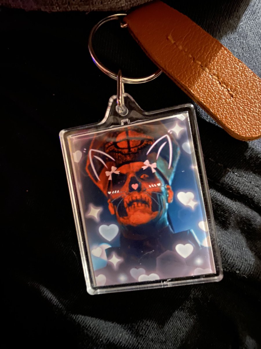 Ash 🧜♂️ Leon Kennedy smoocher 🧟♀️ tweet media