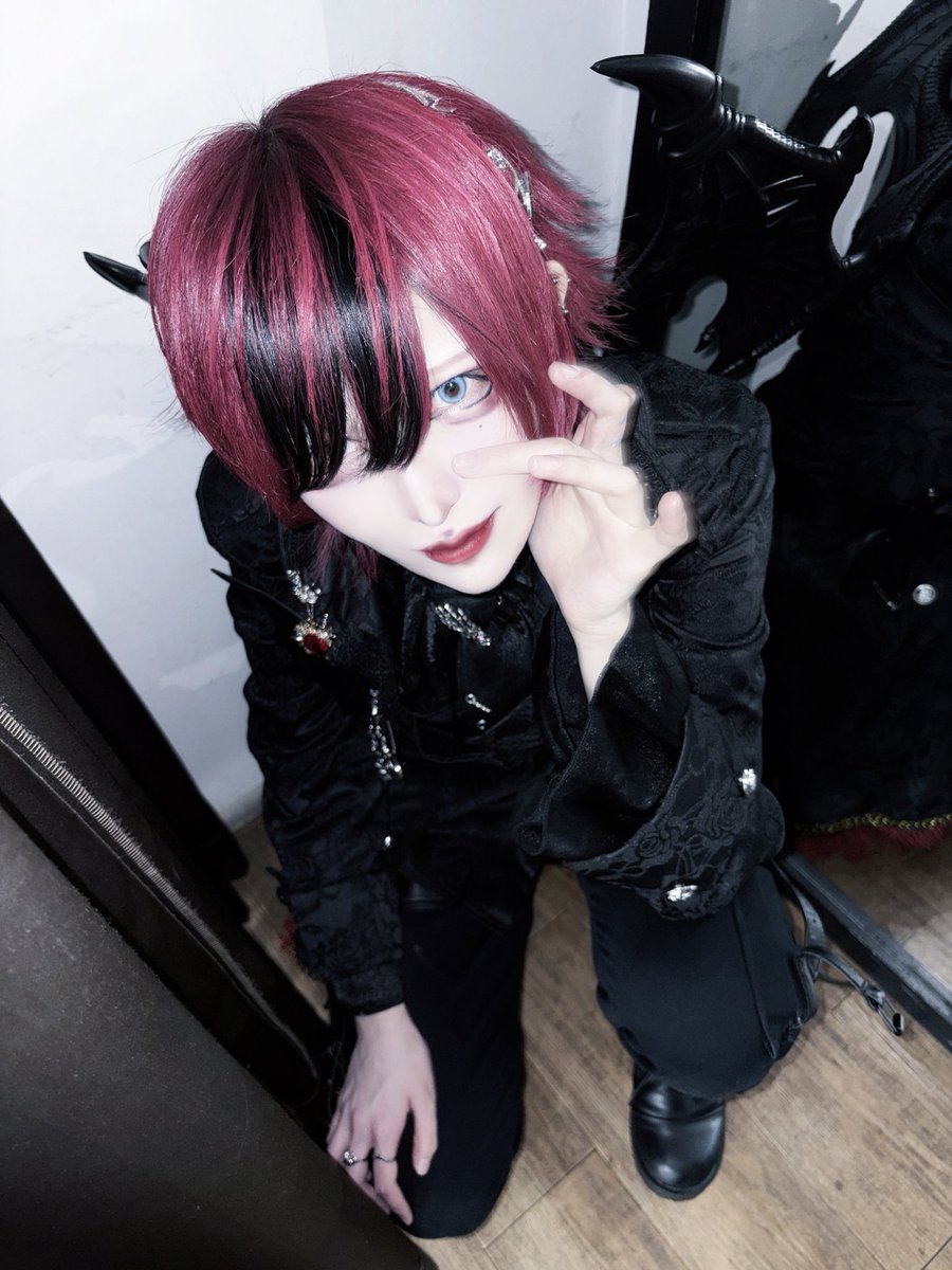 rito_achr's tweet photo. 2/27デビューライブありがとうございました🦇✨️
ALT⬇️ https://t.co/wkU4OFFZxg