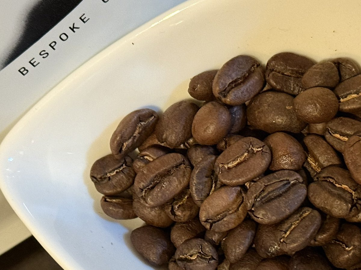 おはようございます😊

今日のモーニングコーヒーは
<a href="/Bespoke_Coffee_/">畠山大輝｜『至高のコーヒーの淹れ方』発売中｜Bespoke Coffee Roasters</a> さんの
Super Berry🫐🍓🥰

今日はコレに参戦します🫡↓
daimaru.co.jp/kobe/coffeepai…

どんな出逢いがあるかワクワクします🤩
予定より遅くなりましたが
いざ神戸へ⚓️☕️

では、皆さま今日もステキな1日を☺️