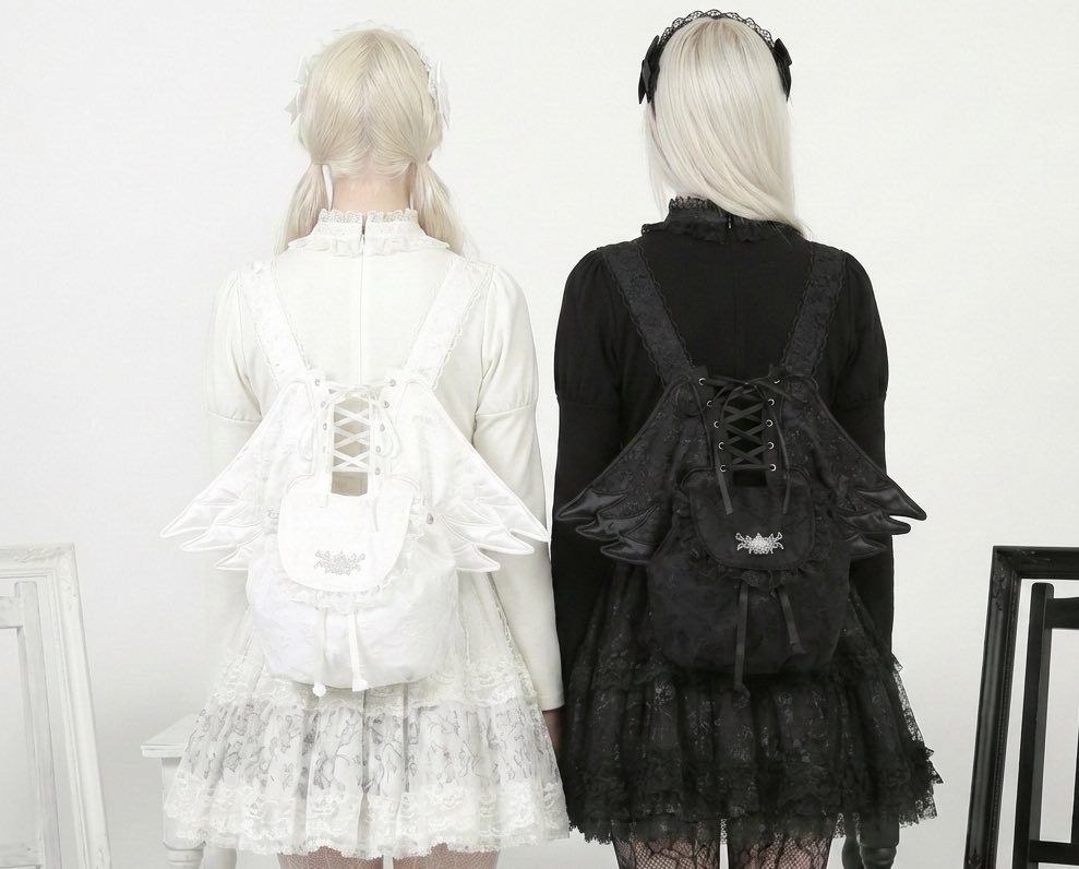 人気の天使のリュックも白と黒が追加されました👼 気になっていた方は