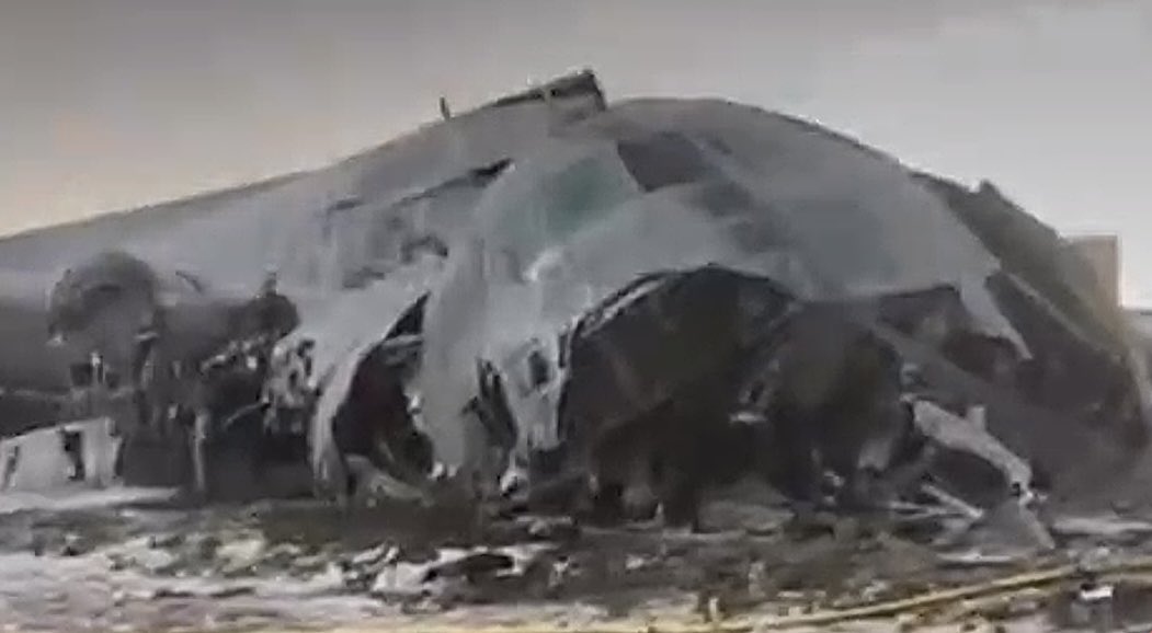 Prisi41Quiroga's tweet photo. #Tragedia en #ElAlto, hasta el momento se informa de 15 fallecidos por el accidente aéreo del avión Hércules. https://t.co/qP8F4SKLGr
