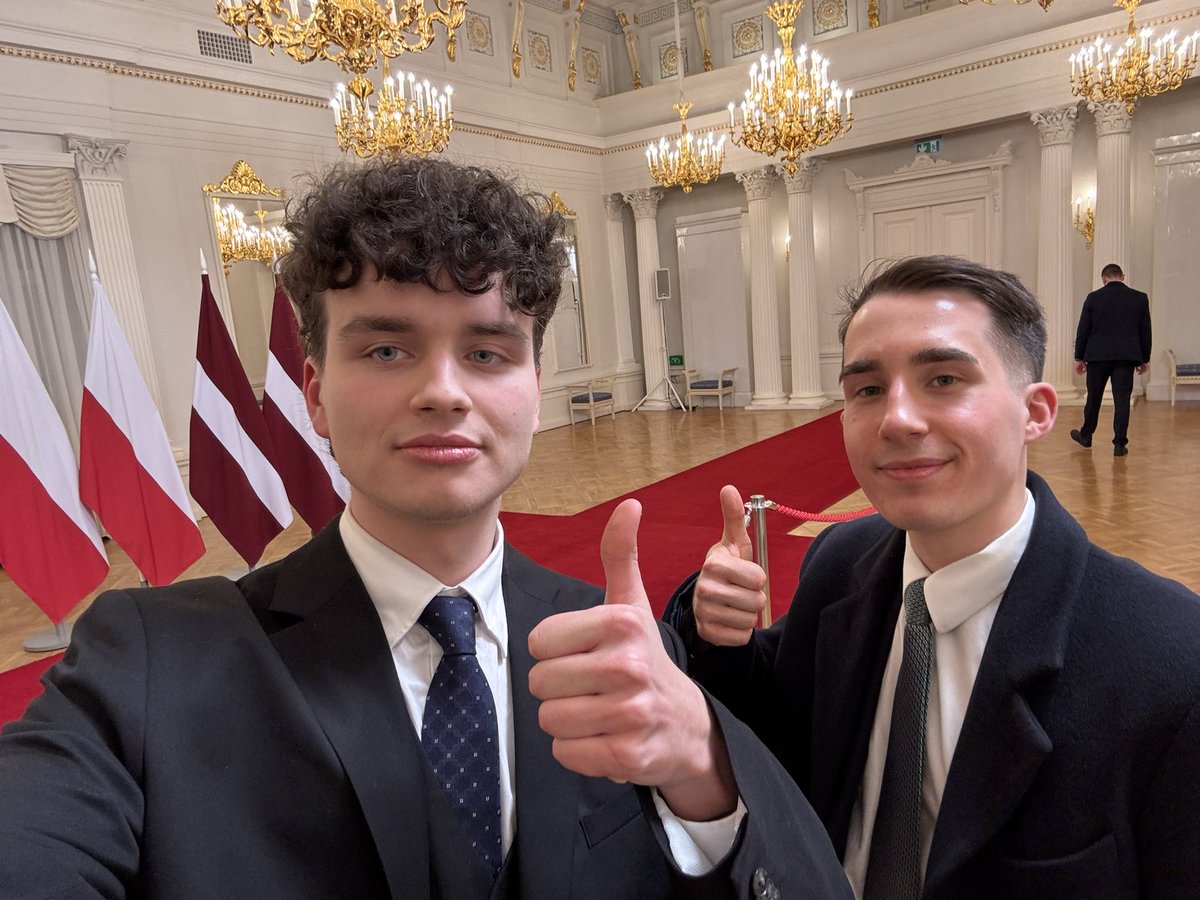 pu_tuski's tweet photo. dziękuję Panu prezydentowi @NawrockiKn za zaproszenie na delegację zagraniczną na Łotwę. Jeden z lepszych moich dni. To był wieki zaszczyt towarzyszyć prezydentowi RP 🇵🇱💪🏻 https://t.co/ssxnnM9K72