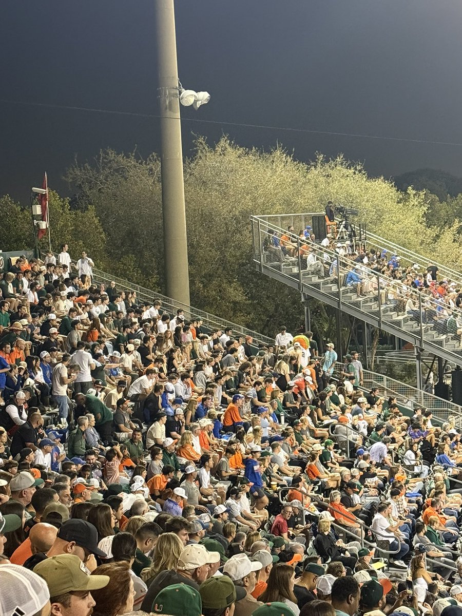 Sebastian Font tweet media