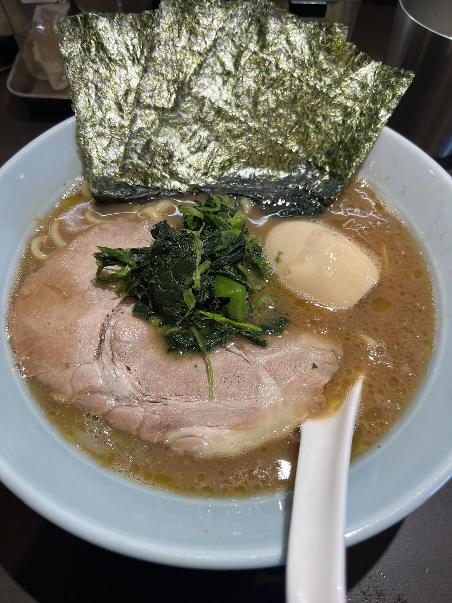 toraandryu's tweet photo. 【ラーメンななし】

ラーメン並
ライス🍚

朝から繁盛してますね☺️
休日の朝ラーメン🍜は最高ですよね🥳
私は仕事ですが…

久しぶりでもわかる、この美味しさ🥹
スープ、麺、トッピング、ライス全てのバランスが噛み合って、最高の一杯が完成してますね🥳💯

美味しかったです♪
＃ラーメンななし https://t.co/ktPr9NikzE