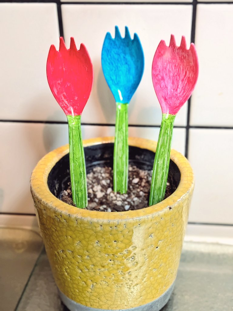 咲いた 咲いた チューリップの花が🌷🎶

…ヒマ人の遊びです✧⁠◝⁠(⁠⁰⁠▿⁠⁰⁠)⁠◜⁠✧笑