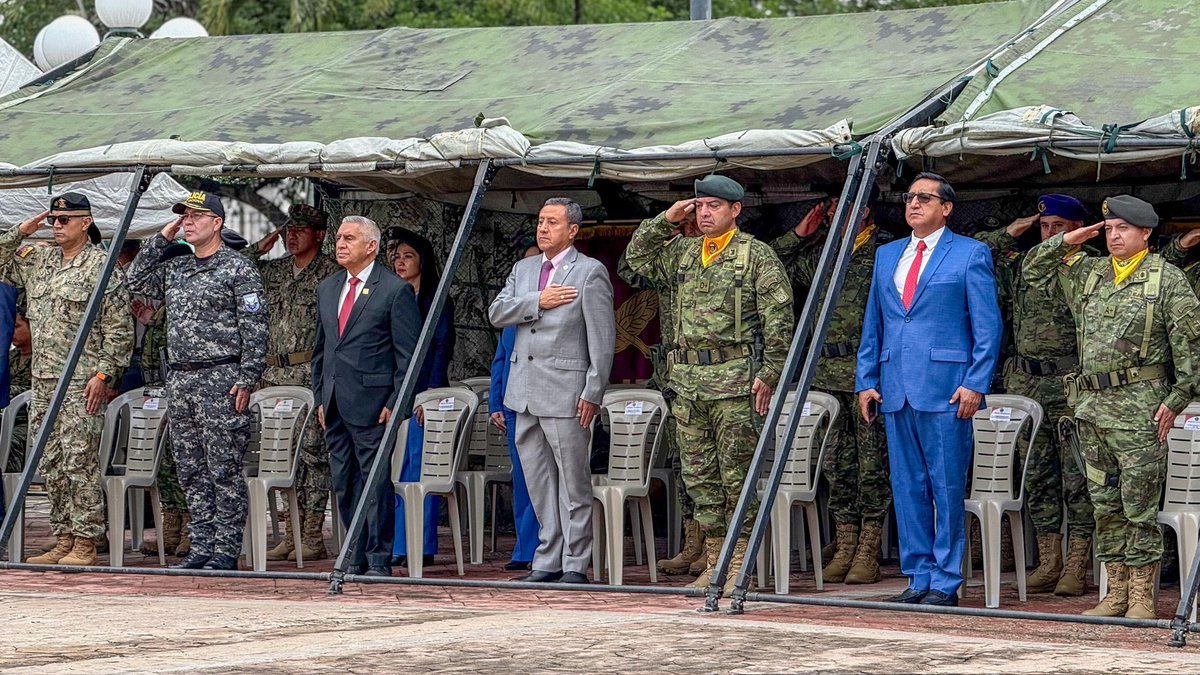 GoberElOro's tweet photo. El gobernador @JaimeSerpaEc participó en el acto por los 197 años de la Batalla de Tarqui, Día del Ejército Ecuatoriano y Día de la Unidad Nacional a fin de  destacar el trabajo firme del Ejército Ecuatoriano y la articulación permanente con Gobernación de El Oro.
#ElNuevoEcuador https://t.co/HO5lUsk0ai
