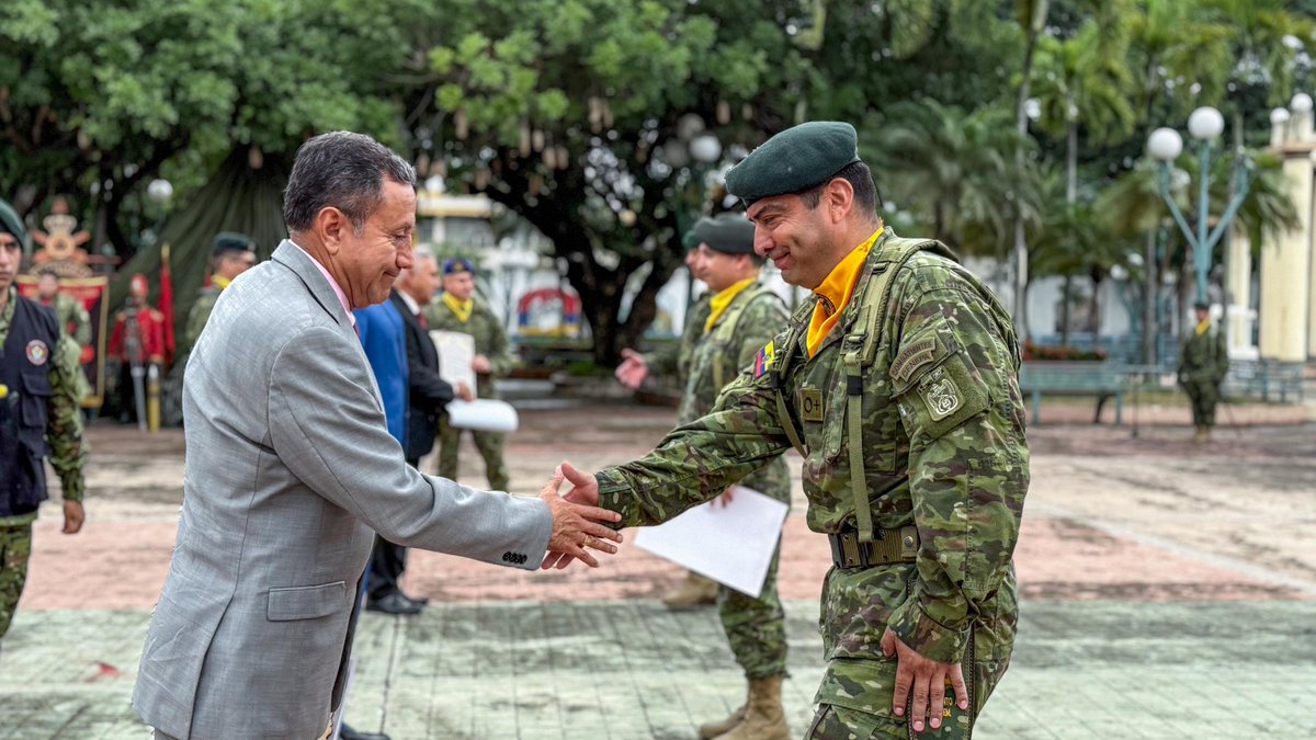 GoberElOro's tweet photo. El gobernador @JaimeSerpaEc participó en el acto por los 197 años de la Batalla de Tarqui, Día del Ejército Ecuatoriano y Día de la Unidad Nacional a fin de  destacar el trabajo firme del Ejército Ecuatoriano y la articulación permanente con Gobernación de El Oro.
#ElNuevoEcuador https://t.co/HO5lUsk0ai