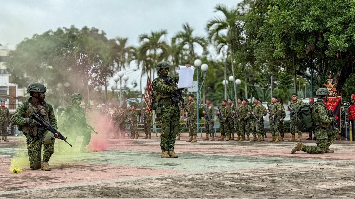 GoberElOro's tweet photo. El gobernador @JaimeSerpaEc participó en el acto por los 197 años de la Batalla de Tarqui, Día del Ejército Ecuatoriano y Día de la Unidad Nacional a fin de  destacar el trabajo firme del Ejército Ecuatoriano y la articulación permanente con Gobernación de El Oro.
#ElNuevoEcuador https://t.co/HO5lUsk0ai
