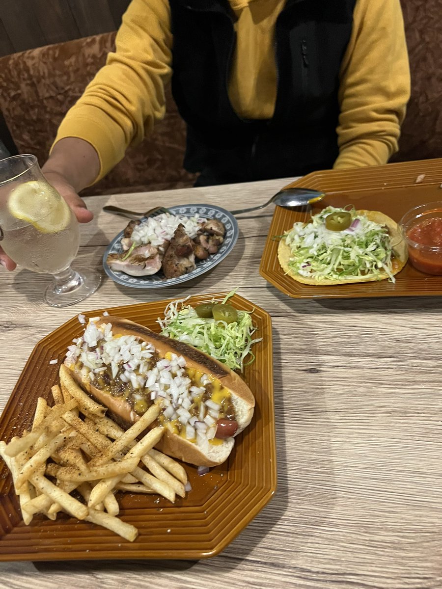 tacosyalow248la's tweet photo. 2月最終日！
2月は日数少ないので、本日！
オープンしますよ！！！
11:30〜15:00
18:00〜20:00
是非とも是非！
チリチーズなーりードッグ残りわずか！ https://t.co/beR7MOcxAT