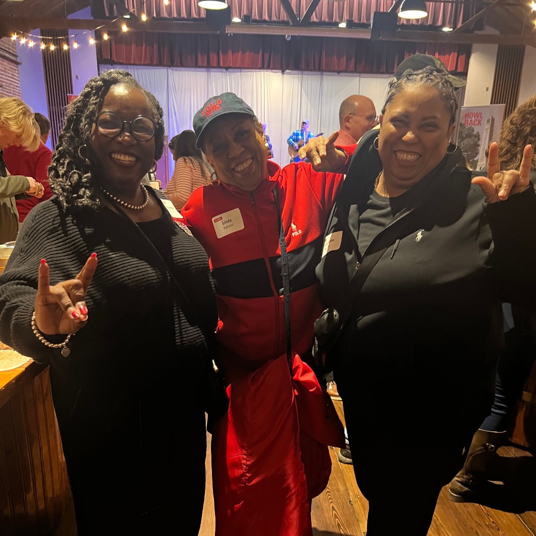 NCStateAlumni's tweet photo. The Pack that shucks together, sticks together. 🦪🐺

We’re back on the coast for one of our favorite traditions, and we’re shell-ebrating a new era — tonight marks Chancellor Howell’s first time at the Beaufort County Oyster Roast as our leader of the Pack. 👏 #HowlBack https://t.co/zIwoI1iD5m